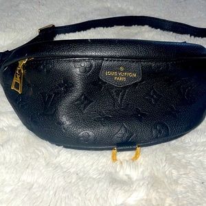 Louis Vuitton Fanny Pack come with card and bag barely used